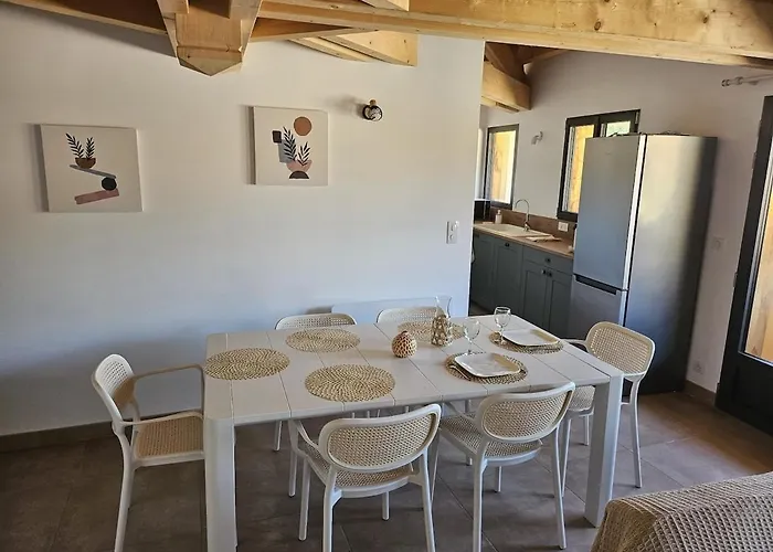 Lestang Vue Degagee Et Deco Chaleureuse アパート フィジャック