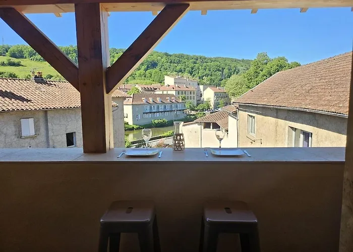 Lestang Vue Degagee Et Deco Chaleureuse アパート フィジャック