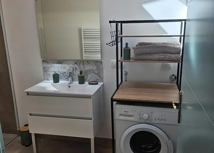 Lestang Vue Degagee Et Deco Chaleureuse フィジャック