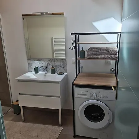 Lestang Vue Degagee Et Deco Chaleureuse 菲雅克